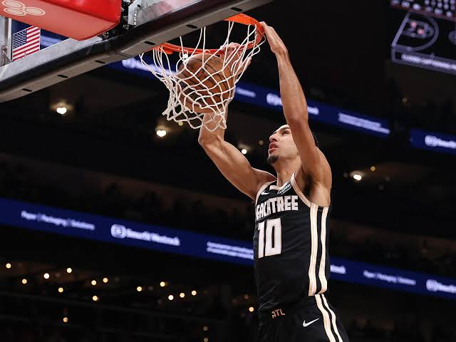 Dort joins Hawks; Mavs land Risacher