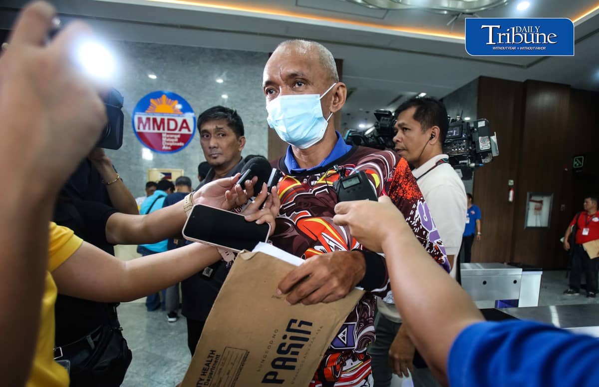 MMDA ENFORCER SPEAKS OUT 🚨
The MMDA traffic enforcer who went viral for counterflowing along the EDSA Busway faced the media on Monday, July 20, saying he panicked after receiving a call that his son, who has Down syndrome, had been rushed to the hospital.
The enforcer also admitted he had been drinking before the incident. MMDA General Manager Nicolas Torre said the employee may face criminal and administrative charges, fines, and possible dismissal from the service.
📸: Analy Labor