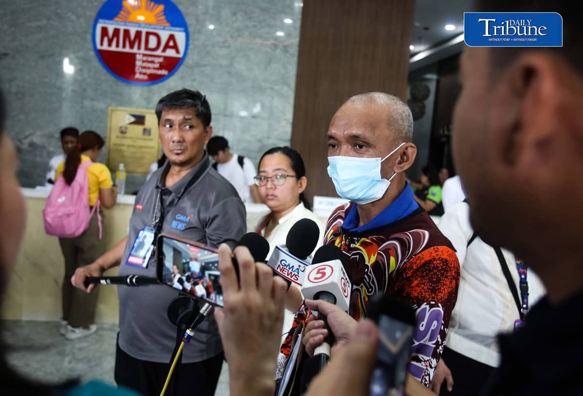 MMDA ENFORCER SPEAKS OUT 🚨
The MMDA traffic enforcer who went viral for counterflowing along the EDSA Busway faced the media on Monday, July 20, saying he panicked after receiving a call that his son, who has Down syndrome, had been rushed to the hospital.
The enforcer also admitted he had been drinking before the incident. MMDA General Manager Nicolas Torre said the employee may face criminal and administrative charges, fines, and possible dismissal from the service.
📸: Analy Labor
