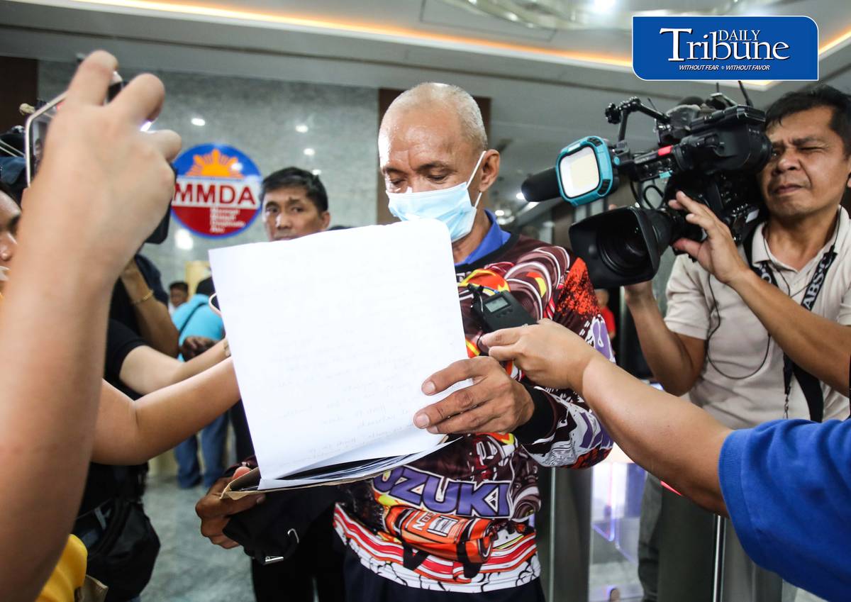 MMDA ENFORCER SPEAKS OUT 🚨
The MMDA traffic enforcer who went viral for counterflowing along the EDSA Busway faced the media on Monday, July 20, saying he panicked after receiving a call that his son, who has Down syndrome, had been rushed to the hospital.
The enforcer also admitted he had been drinking before the incident. MMDA General Manager Nicolas Torre said the employee may face criminal and administrative charges, fines, and possible dismissal from the service.
📸: Analy Labor