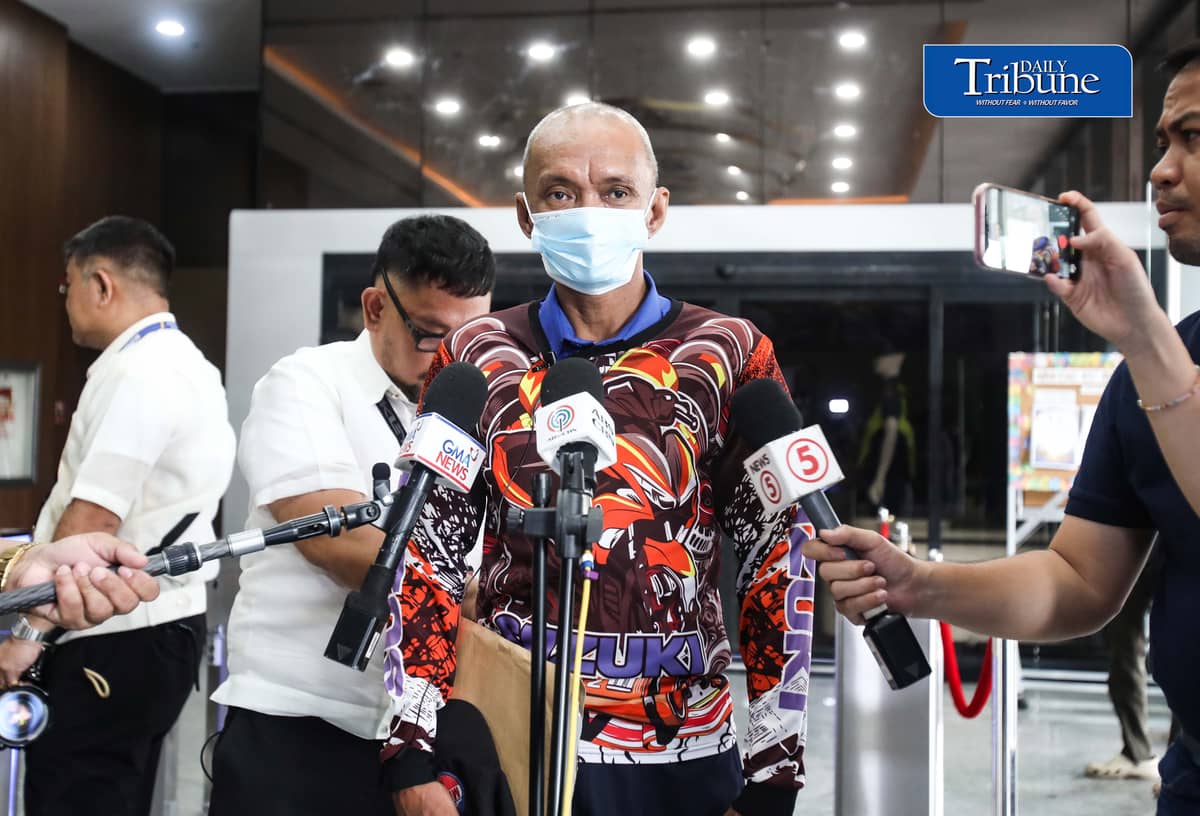 MMDA ENFORCER SPEAKS OUT 🚨
The MMDA traffic enforcer who went viral for counterflowing along the EDSA Busway faced the media on Monday, July 20, saying he panicked after receiving a call that his son, who has Down syndrome, had been rushed to the hospital.
The enforcer also admitted he had been drinking before the incident. MMDA General Manager Nicolas Torre said the employee may face criminal and administrative charges, fines, and possible dismissal from the service.
📸: Analy Labor