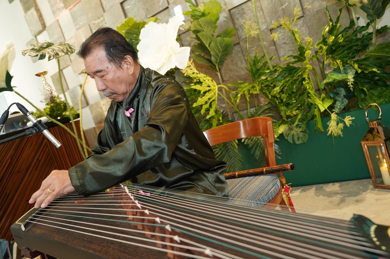 A guzheng player serenaded guests at Ongpin Tower’s Symphony of Senses.