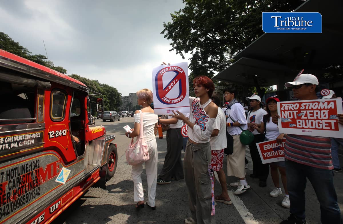 (July 21 2026) Days before President Ferdinand Marcos Jr. State of the Nation Address (SONA), and in observance of Zero HIV Stigma Day, advocates from PANTAY and UNAIDS called for increased government funding for HIV programs and services, amid the alarming rise in cases among young people. Part of the campaign advocates also distributed caps and flyers to commuters highlighting the need to destigmatize HIV prevention commodities like condoms and PrEP. Photo/Analy Labor