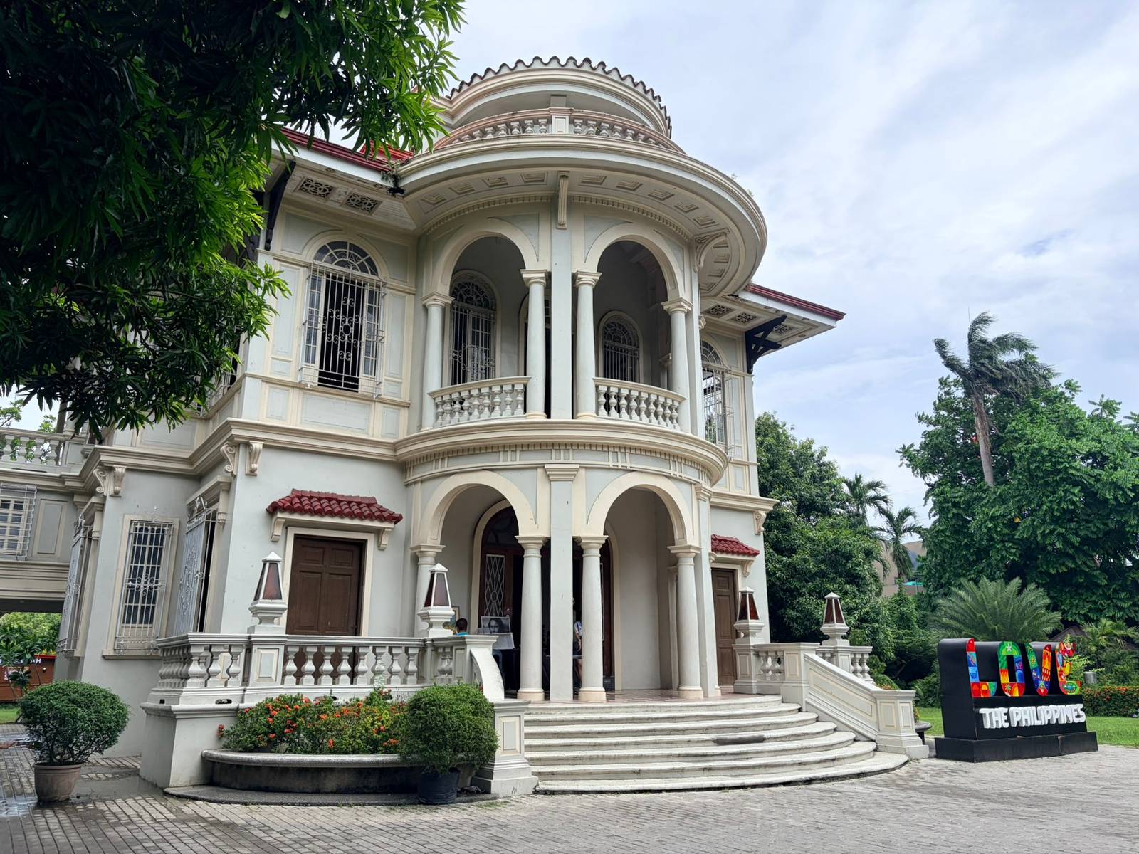 Molo Mansion stands renewed, blending its heritage past with curated local finds through SM’s Kultura.