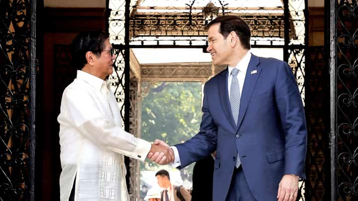 PPA pool
PRESIDENT Ferdinand Marcos Jr. (left) shakes hands with US Secretary of State Marco Rubio during the latter’s courtesy call at Malacañang Palace on Wednesday. Rubio is in the Philippines to attend the ASEAN Foreign Ministers’ Meeting and the East Asia Summit.