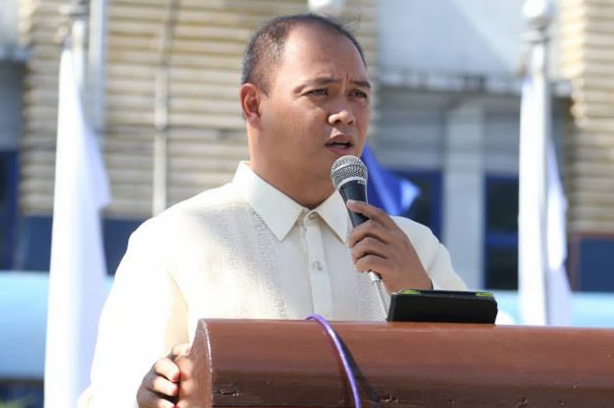 Cainta mayor graces birthday invitation of two elderly women