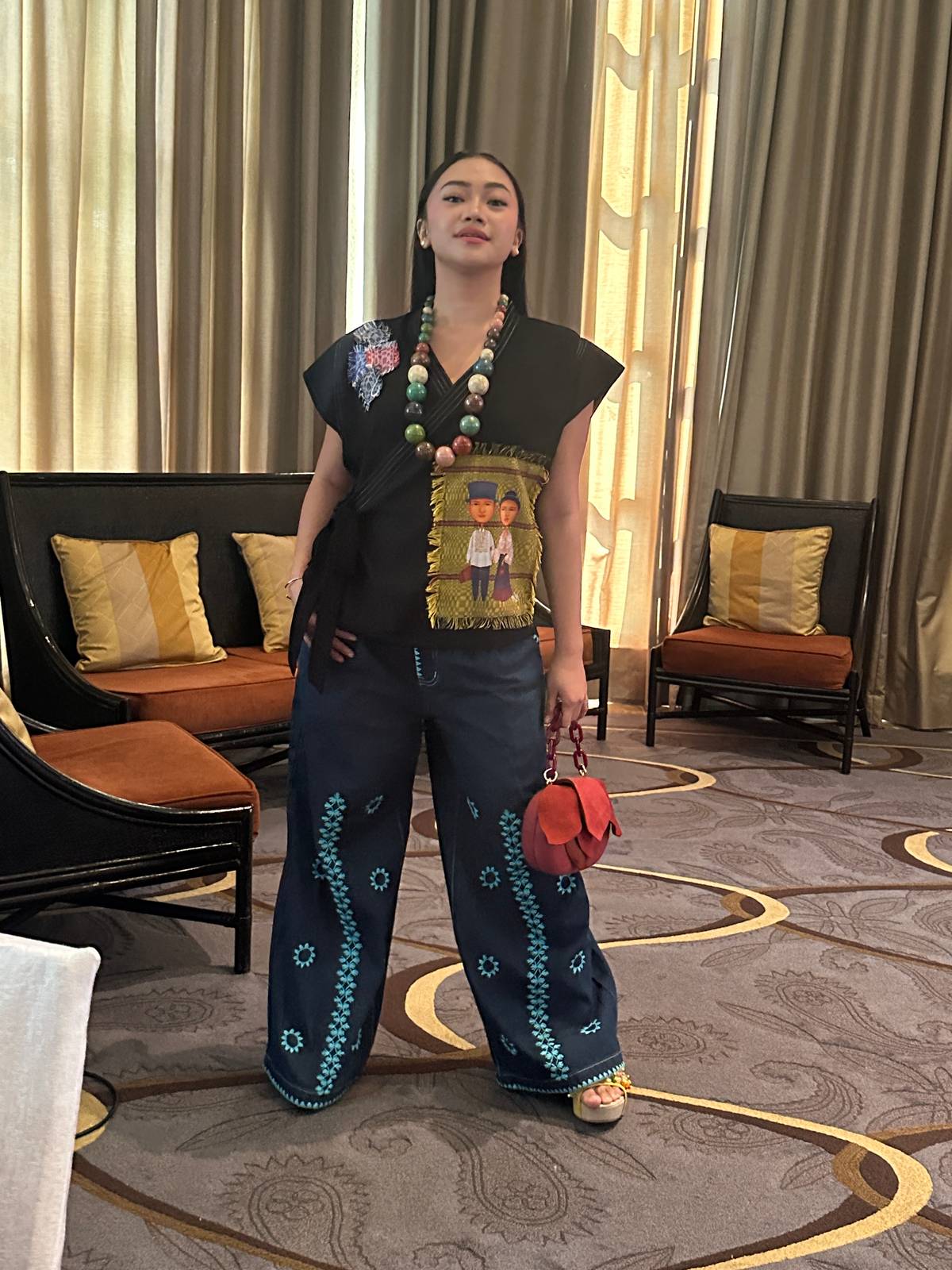 Art takes centerstage in this Lookal by Alixia Marie ensemble.