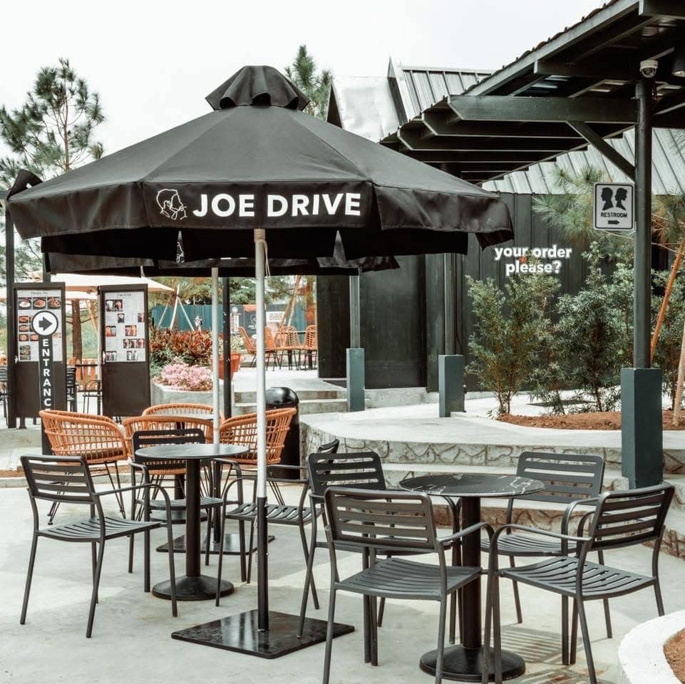 Set amid lush landscaping, Joe Drive offers a refreshing pause from the day’s busy schedule.