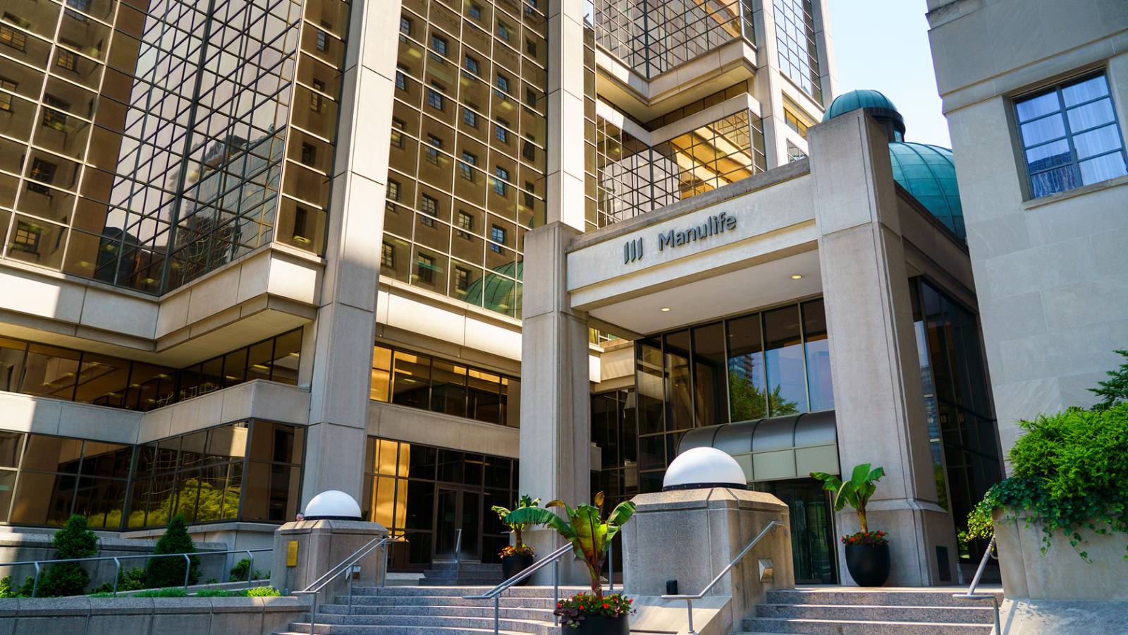 Manulife expands AI partnership