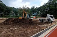 Construction of the football pitch is in full swing at the Philippine Sports Commission (PSC) oval inside Teachers Camp in Baguio City. Target completion date is around November.
PSC chairman Patrick “Pato” Gregorio said they are proud of the project. In fact, they are constructing the same pitch in Naga City and Barotac Nuevo in Iloilo as part of their commitment to discover and develop more football players.
