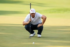 Hoey stays in the mix with 67