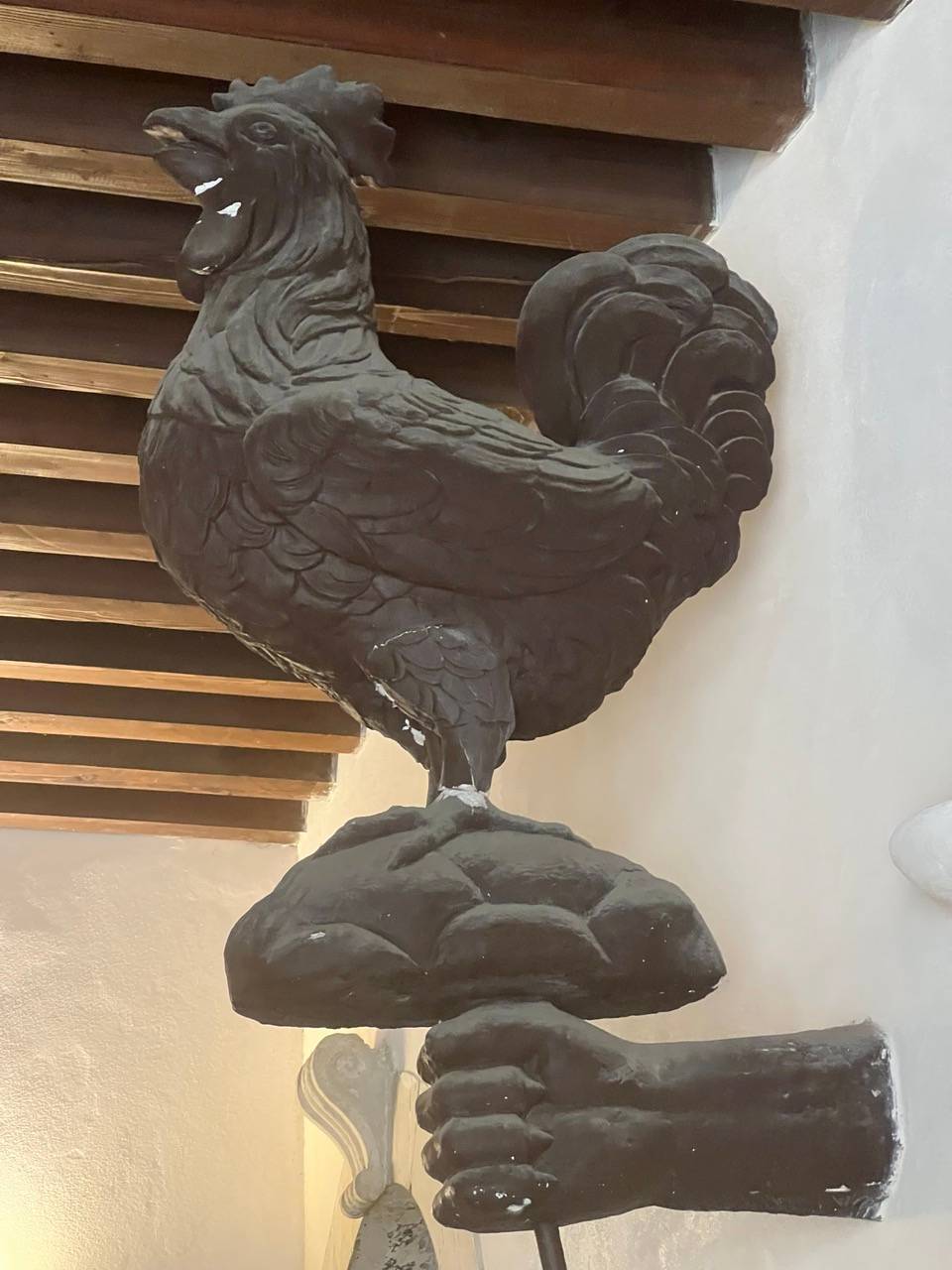 A pulena or ship figurehead of a rooster.