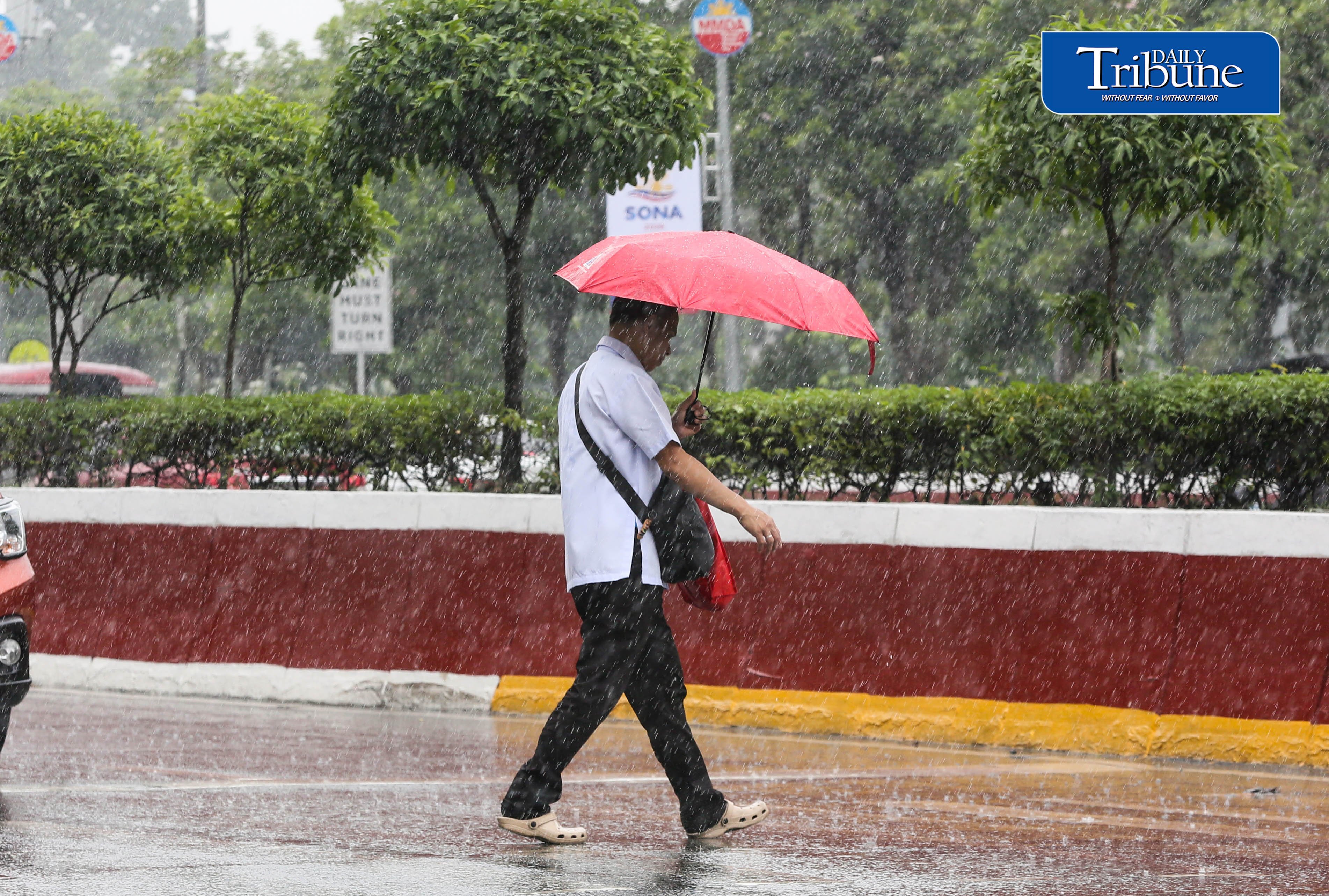 (July 25 2026) Pedestrians use umbrellas when suddenly heavy downpour in Quezon City on Saturday July 26 2026. PAGASA said light to moderate with occasional heavy rains affecting Metro Manila enhanced by southwest monsoon. Photo/Analy Labor