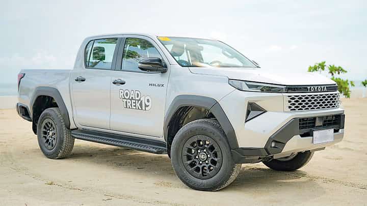 PARKED by the shore, the all-new Hilux 2.8 4x2 G shows its sharper body and wider honeycomb-pattern grille.
