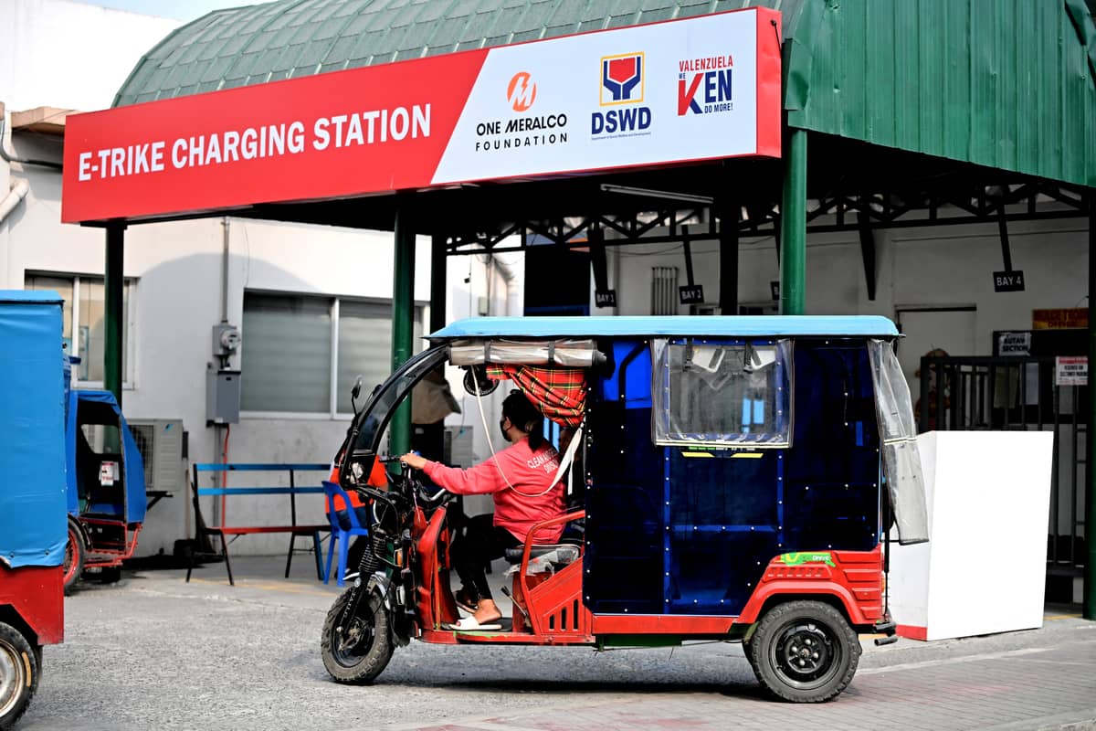 Driven by clean energy. Members of the Mulawinan Centro E-Trike Operators and Drivers Association (MULCETRODA) are now benefiting the benefits of the e-trike charging station installed in Valenzuela City.