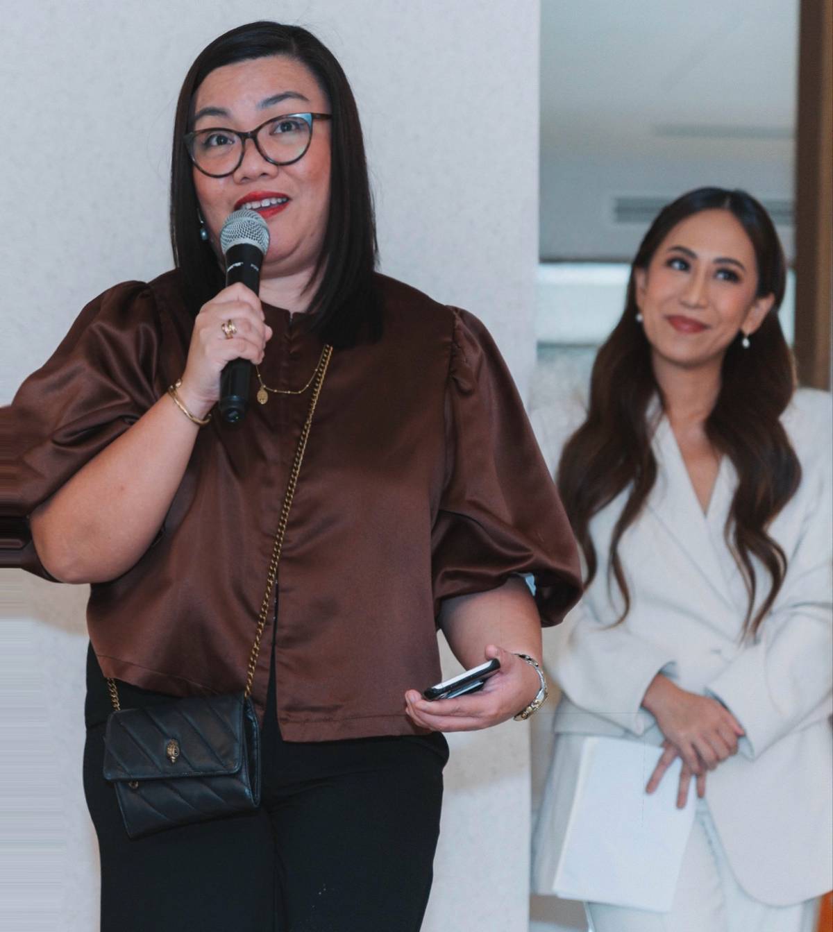Taal Vista Hotel director of Sales and Marketing Maryrose Lomibao (left) with host Jamie Fournier.