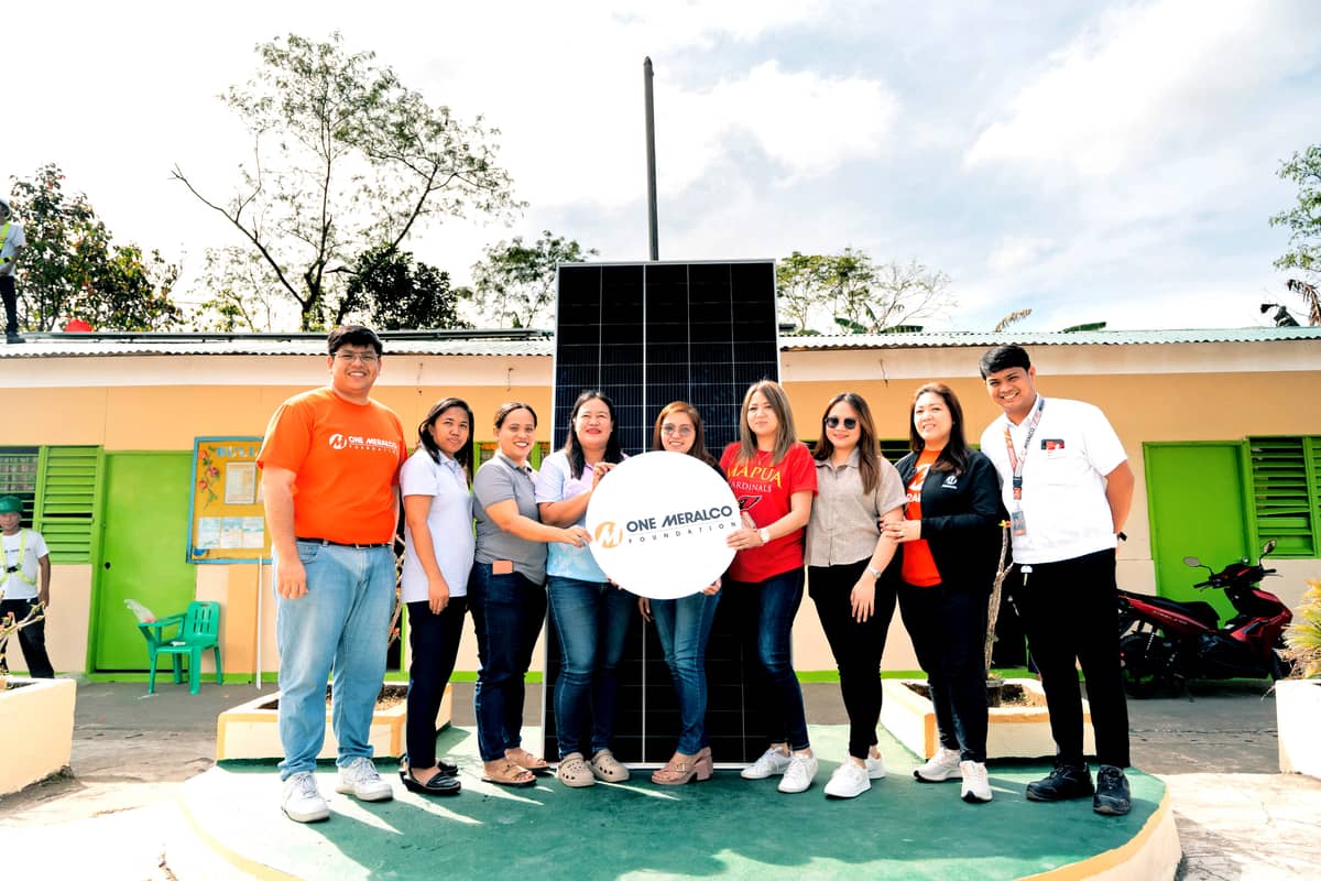 Powering brighter future for learners. OMF’s school electrification program transformed education for the students of Karahumi Elementary School through solar energy. Seen in photo are OMF Program Manager Jere Genesis Cruz together with the school faculty and staff.