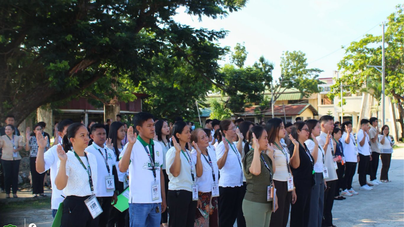 Schools hit by bomb threat
