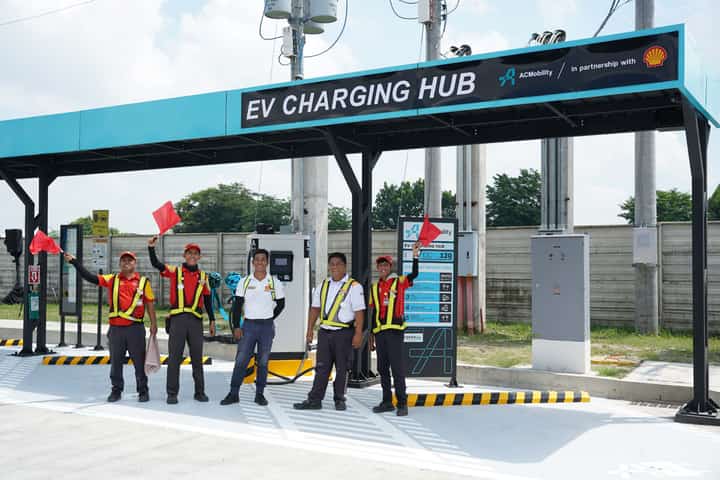 CREW members stand beside the new DC fast chargers at Shell Mexico NLEX, one of eight charging hubs now operating nationwide.