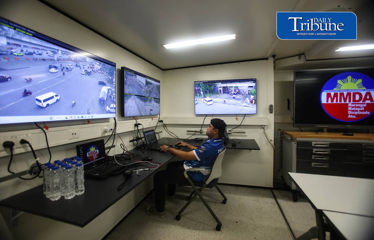 (July 27 2026)  Metropolitan Manila Development Authority (MMDA) personnel monitored the traffic conditions and other activities along Commonwealth Avenue and the House of Representatives in Quezon City on Monday morning July 27 2026. as the President Ferdinand Marcos Jr. 's, prepared to deliver his  fifth State of the Nation Address SONA. Photo/Analy Labor