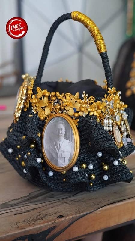 SENATOR Imee Marcos’ worn-out bag featuring photos of her late father, Ferdinand Marcos Sr.