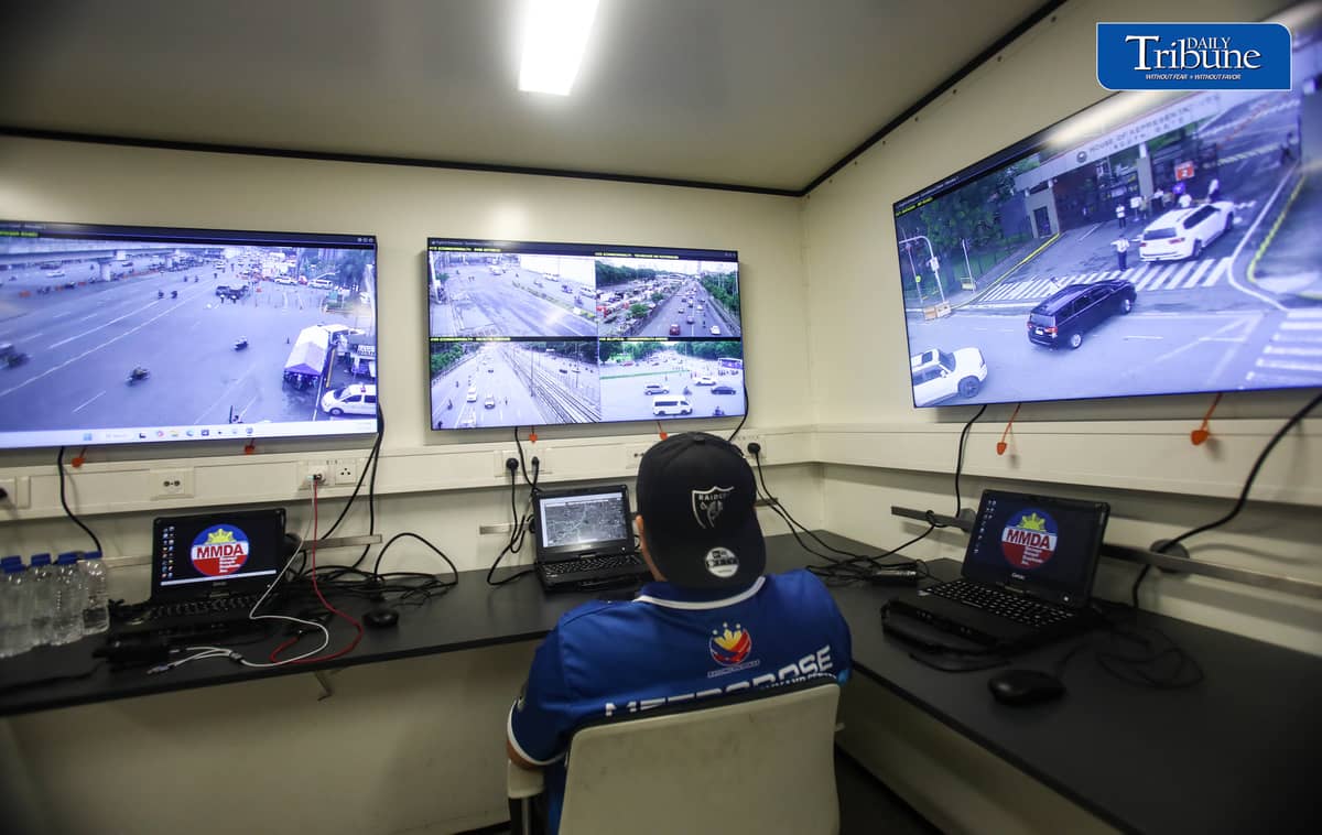 (July 27 2026)  Metropolitan Manila Development Authority (MMDA) personnel monitored the traffic conditions and other activities along Commonwealth Avenue and the House of Representatives in Quezon City on Monday morning July 27 2026. as the President Ferdinand Marcos Jr. 's, prepared to deliver his  fifth State of the Nation Address SONA. Photo/Analy Labor
