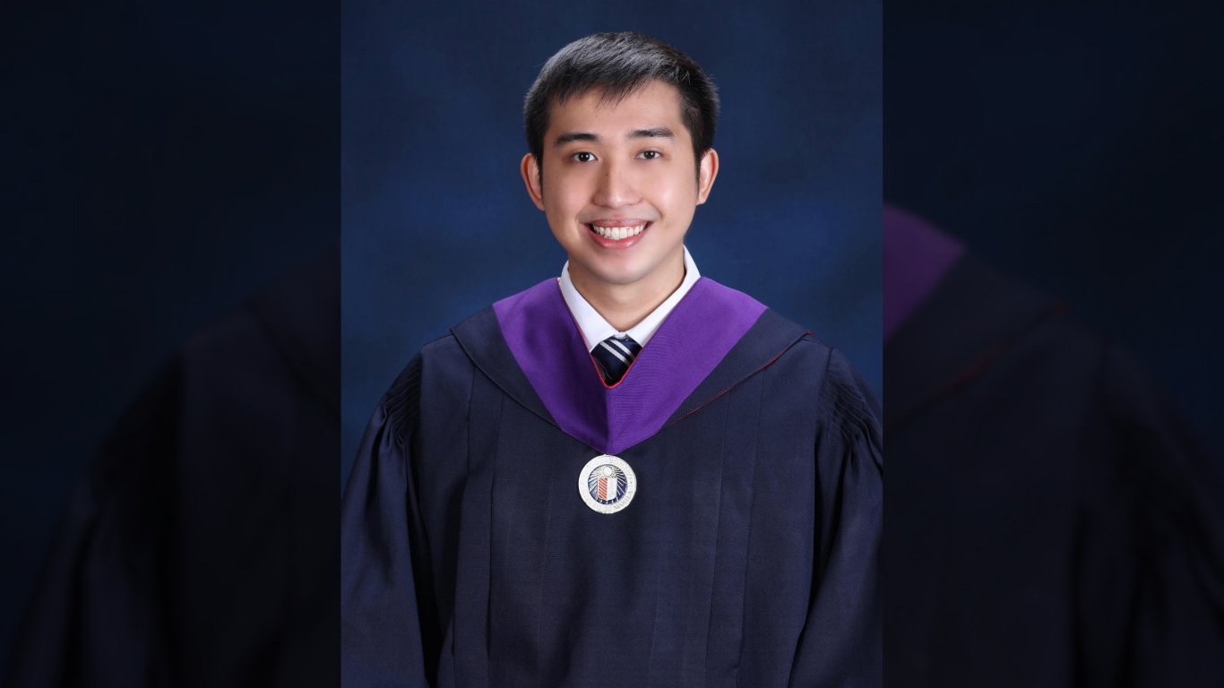 Former DivinaLaw intern, UAAP champion earns Ateneo JD
