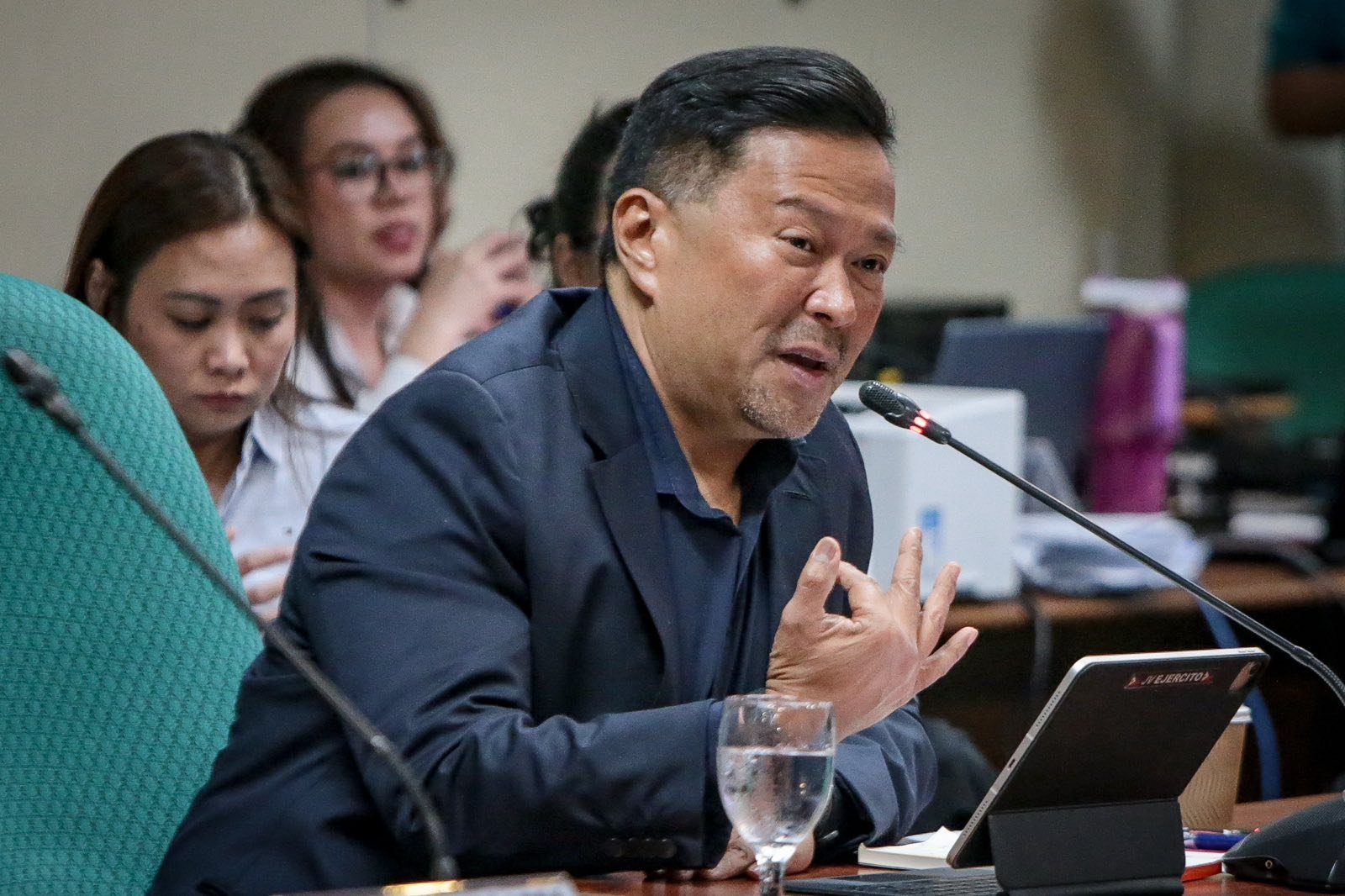JV pushes P10K wage hike for public teachers