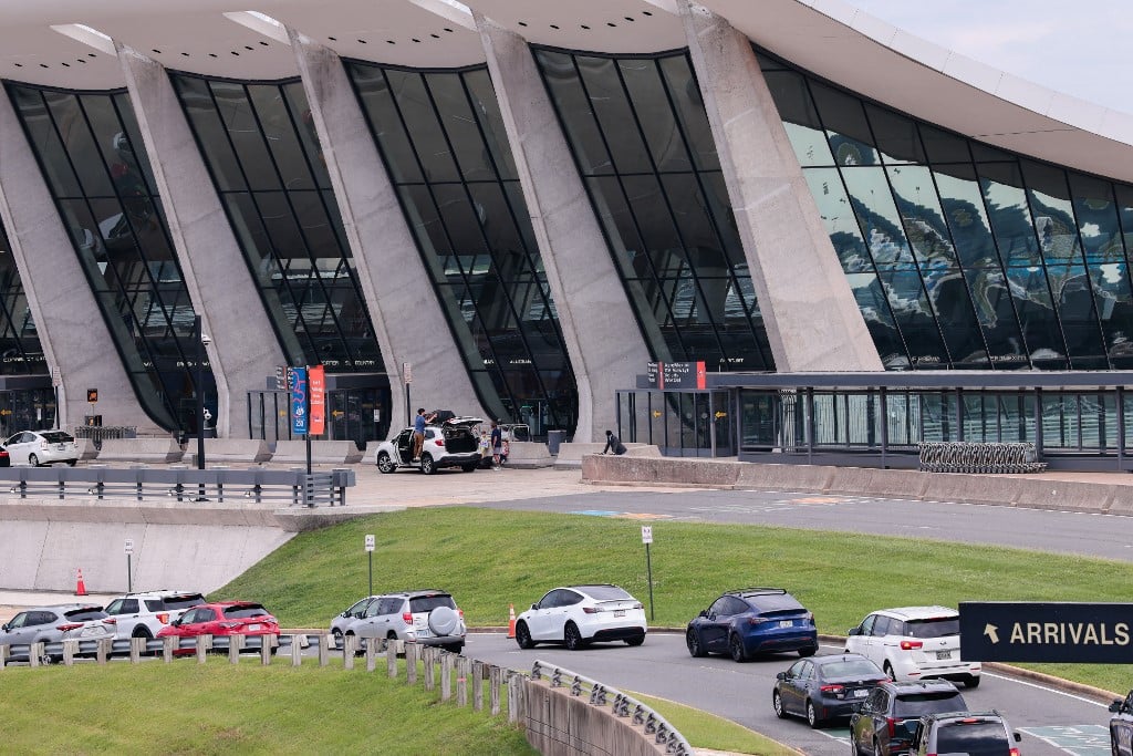 Trump unveils $22.5B Dulles airport overhaul