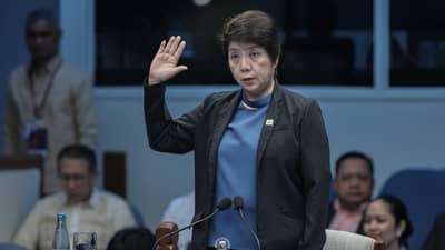 Bank ‘teller’ Not suspicious, but ‘unusual,’ former LandBank branch manager Violeta Constantino tells the Senate impeachment court of the Office of the Vice President’s withdrawal of P125 million in cash.