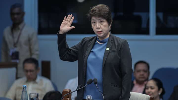Bank ‘teller’ Not suspicious, but ‘unusual,’ former LandBank branch manager Violeta Constantino tells the Senate impeachment court of the Office of the Vice President’s withdrawal of P125 million in cash.