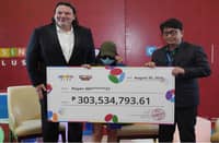 CDC Assistant VP for Business Enhancement Rodem R. Perez and Casino Plus CEO Evan Spytma handed over the ceremonial check for the winner of the P303 million jackpot under Color Game in 2025.