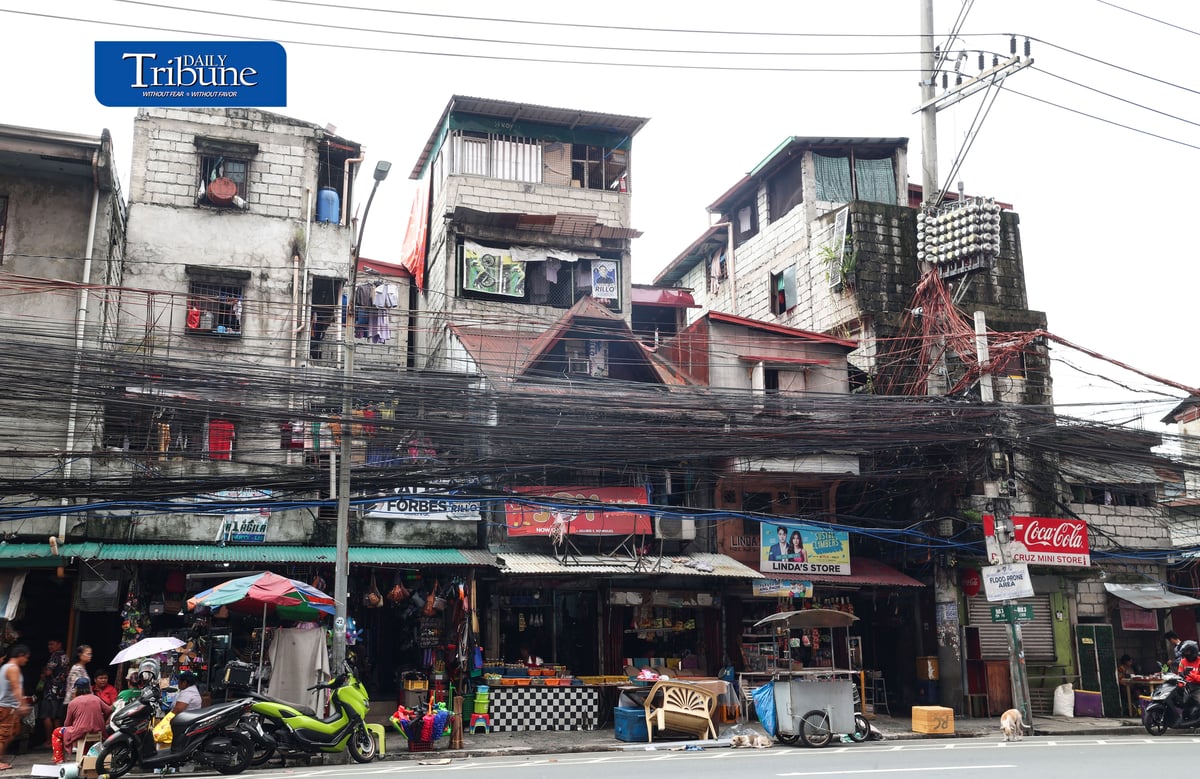 (July 30 2026) Tangled wires known as Spaghetti wires are seen hanging along E. Rodriguez Avenue in Quezon City on Thursday July 30 2026. The recent SONA of President Ferdinand Marcos Jr., called for an end to consumer-paid electricity system losses through amendments to the Electric Power Industry Reform Act (EPIRA) of 2001. The Department of Energy (DOE) said the government may need about a year to fully remove the system-loss charge from consumers’ electricity bills, with Energy Secretary Sharon Garin saying the policy could be fully implemented by 2027. Photo/Analy Labor