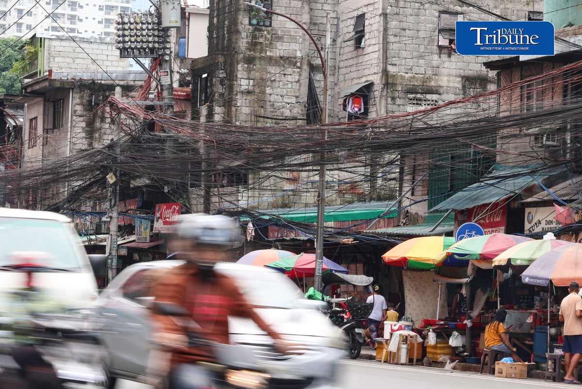 (July 30 2026) Tangled wires known as Spaghetti wires are seen hanging along E. Rodriguez Avenue in Quezon City on Thursday July 30 2026. The recent SONA of President Ferdinand Marcos Jr., called for an end to consumer-paid electricity system losses through amendments to the Electric Power Industry Reform Act (EPIRA) of 2001. The Department of Energy (DOE) said the government may need about a year to fully remove the system-loss charge from consumers’ electricity bills, with Energy Secretary Sharon Garin saying the policy could be fully implemented by 2027. Photo/Analy Labor