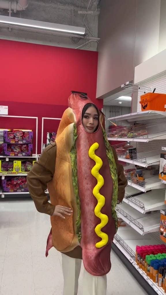 NO Heart, no problem — Evangelista’s SoNA absence doesn’t make the red carpet less exciting. She reposted this viral hotdog costume on the day of the SoNA this year.