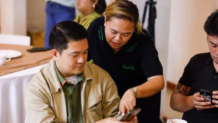 GRAB Philippines continues to support MSME merchant-partners through the Grab Asenso: Digital Diskarte Program, with capacity-building sessions on AI 101 for MSMEs, digital marketing, and financial literacy.