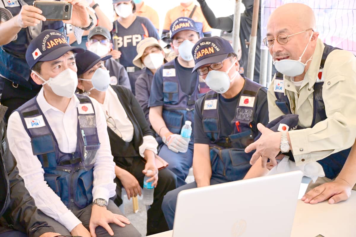 Japan Disaster Relief (JDR) Team inspects the Navotas sanitary landfill facility.