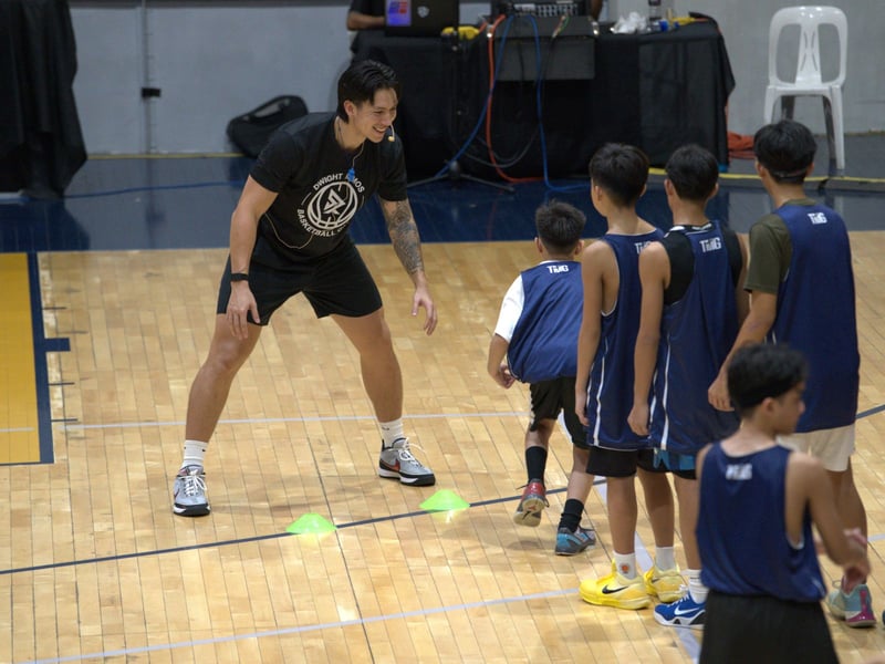 Ramos holds basketball clinic