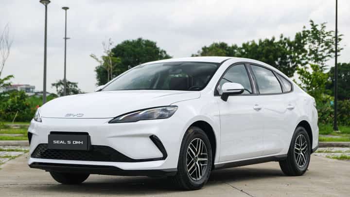 FRESH styling gives the new BYD Seal 5 DM-i a cleaner front end and a more modern look.