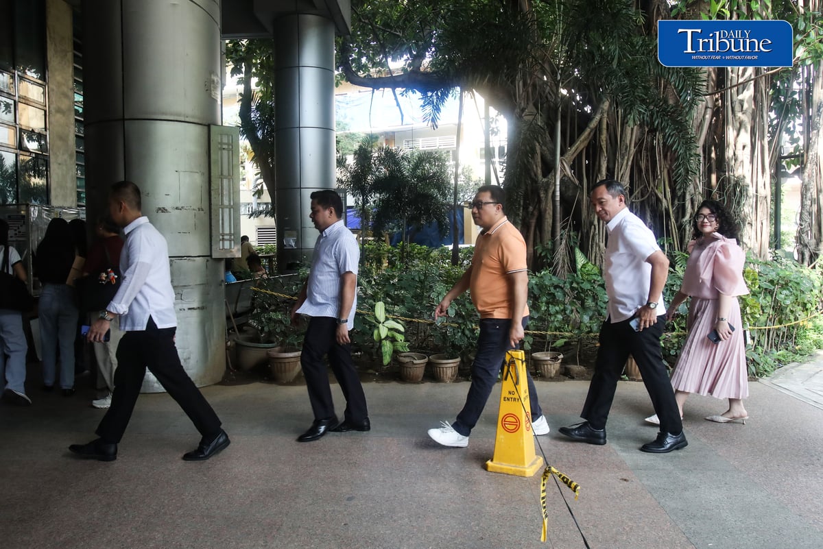 (July 31 2026) Lawmakers Kabataan Rep. Atty. Renee Co and ACT Teachers Rep. Antonio Tinio arrived at the Quezon City prosecutor’s Office, on Friday July 31 2026 to file a counter-affidavit against the case filed by Atty. Mans Carpio against the AMLC, BSP, and various lawmakers over bank secrecy and data privacy. Photo/Analy Labor