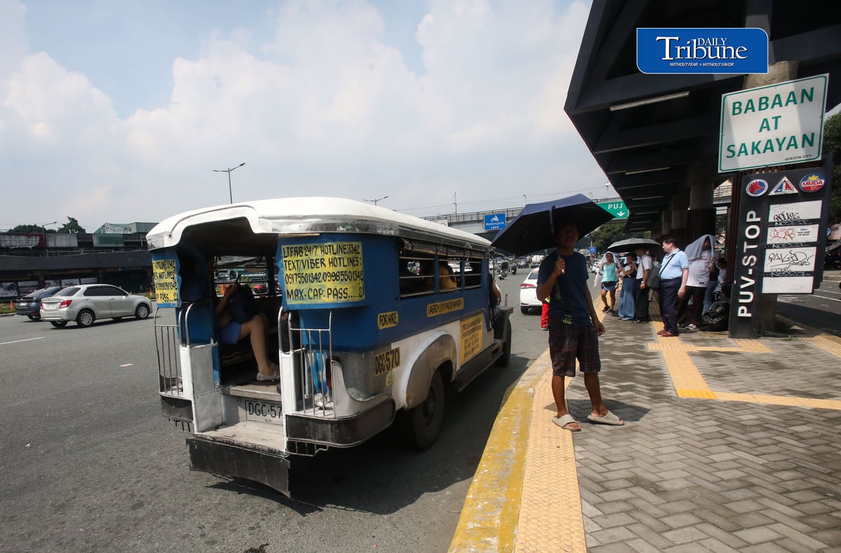 (July 31 2026) Public transport load and unload passengers at Philcoa along Commonwealth avenue in Quezon City on Friday July 31 2026. The Land Transportation Franchising and Regulatory Board (LTFRB) has started the deliberation on the fare hike petitions filed by five transport groups amid the increases in fuel prices brought by the ongoing Middle East conflict. The petitions cover public utility jeepneys (PUJ), passenger buses, UV Express, taxis, and motorcycle taxis,  fare hike petitions were filed by PISTON, Metro Comet Transport Service Cooperative, UV Express National Alliance of the Philippines, United Transportation Coalition of the Philippines, and Manibela. Photo/Analy Labor