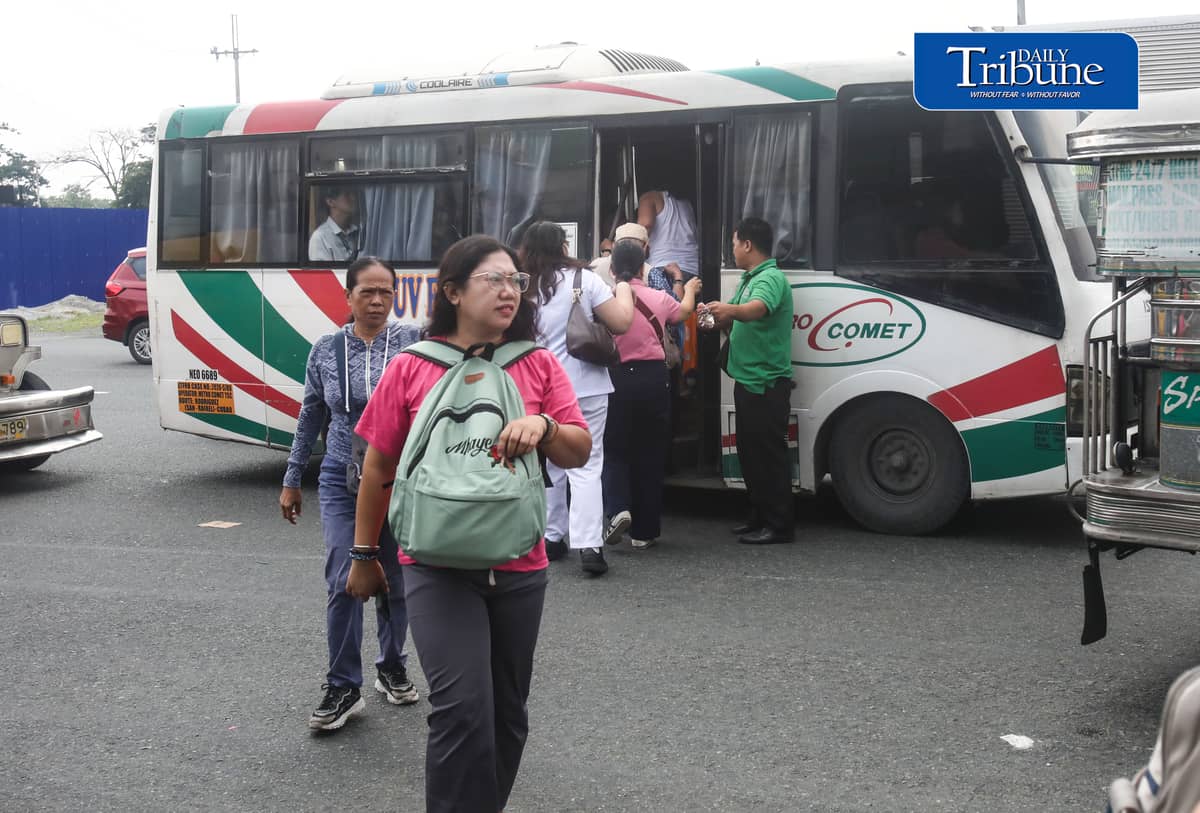 (July 31 2026) Public transport load and unload passengers at Philcoa along Commonwealth avenue in Quezon City on Friday July 31 2026. The Land Transportation Franchising and Regulatory Board (LTFRB) has started the deliberation on the fare hike petitions filed by five transport groups amid the increases in fuel prices brought by the ongoing Middle East conflict. The petitions cover public utility jeepneys (PUJ), passenger buses, UV Express, taxis, and motorcycle taxis, fare hike petitions were filed by PISTON, Metro Comet Transport Service Cooperative, UV Express National Alliance of the Philippines, United Transportation Coalition of the Philippines, and Manibela. Photo/Analy Labor