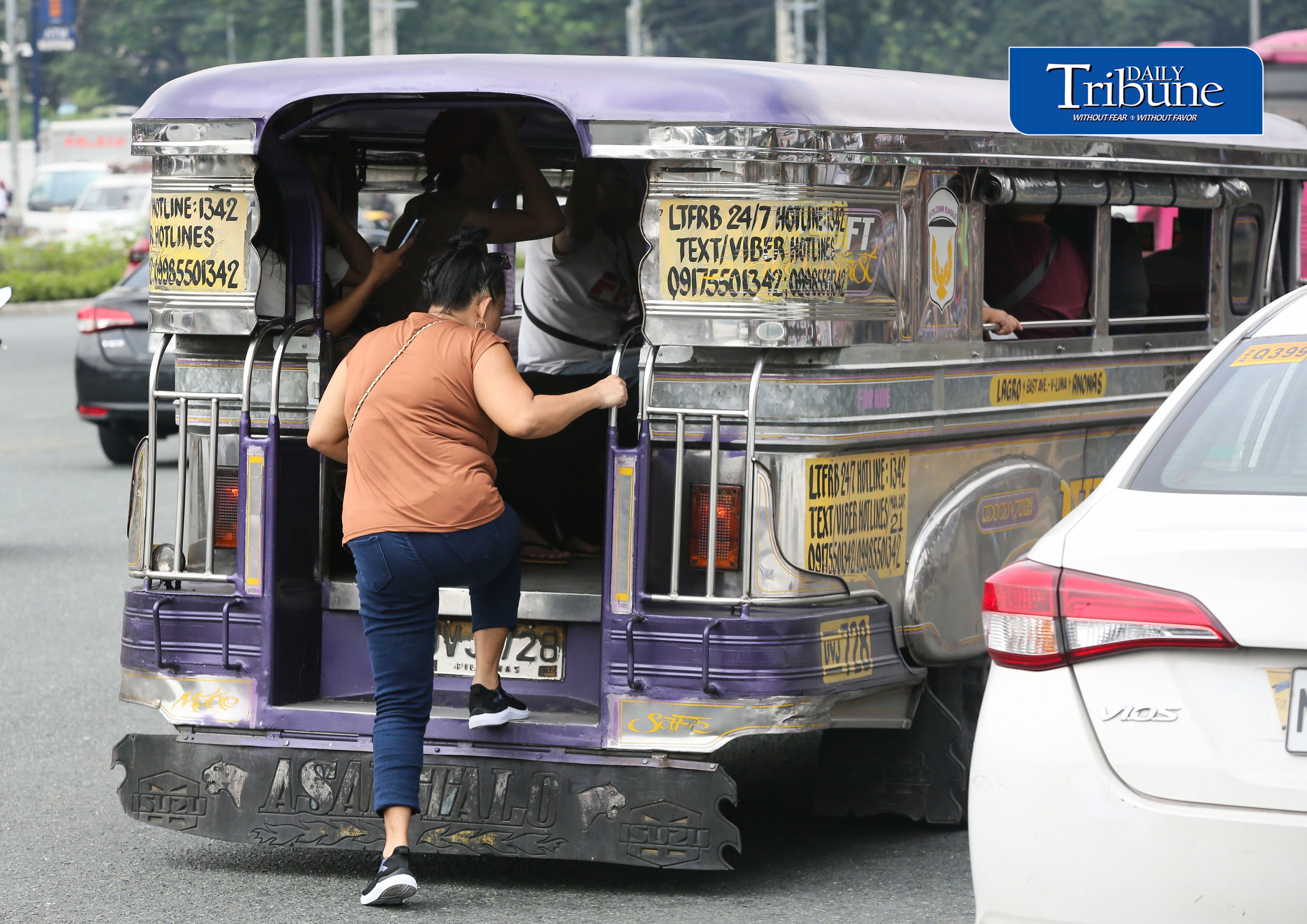 Gov’t keeps fare hike on hold amid oil swings