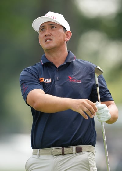 Hoey fires eagle-aided 66