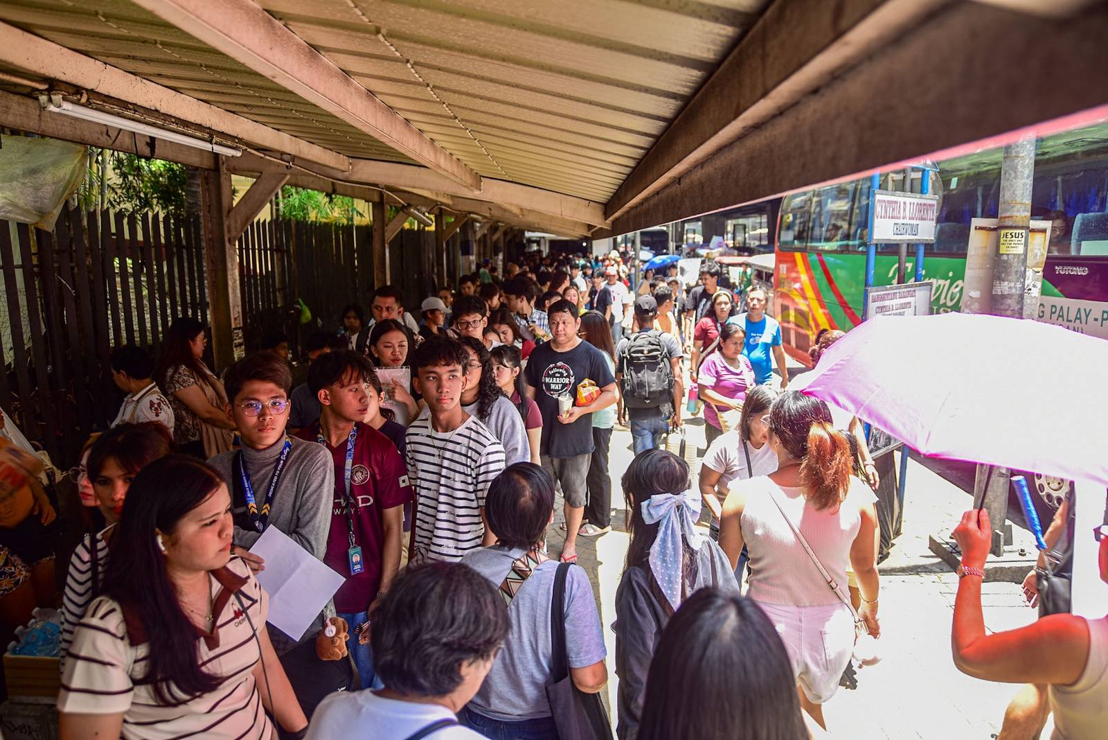 Second batch examinees flock to University of the Philippines Manila Testimg center for the first day of the University of the Philippines College Admission Test (UPCAT), on August 1.


Parents and guardians are also present to support the examinees. l Zedrich Xylak Madrid