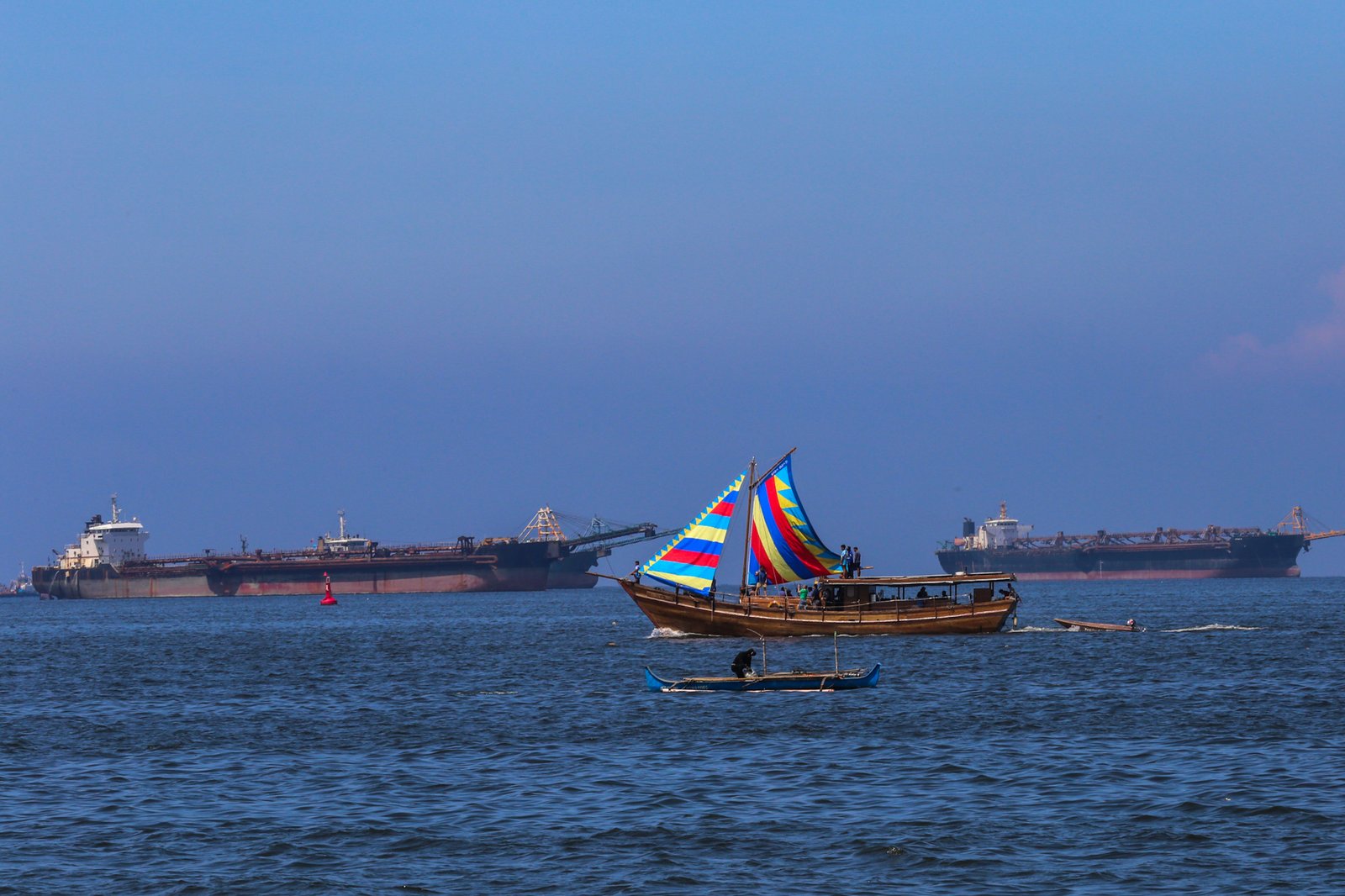 B/B Florentino Das is seen sailing in Manila Bay on 1 August 2026, offering a glimpse of the Philippines' pre-colonial maritime heritage. The 24-meter vessel, the sixth replica of its kind, was made from Philippine ironwood and is named after Filipino yachtsman Florentino Das, who completed a solo trans-Pacific voyage.

Believed to be the largest and most modern replica of its kind, B/B Florentino Das undertook one of its most notable expeditions in 2024, sailing from Butuan City to Palawan before reaching Pag-asa Island in the contested waters of the West Philippine Sea.