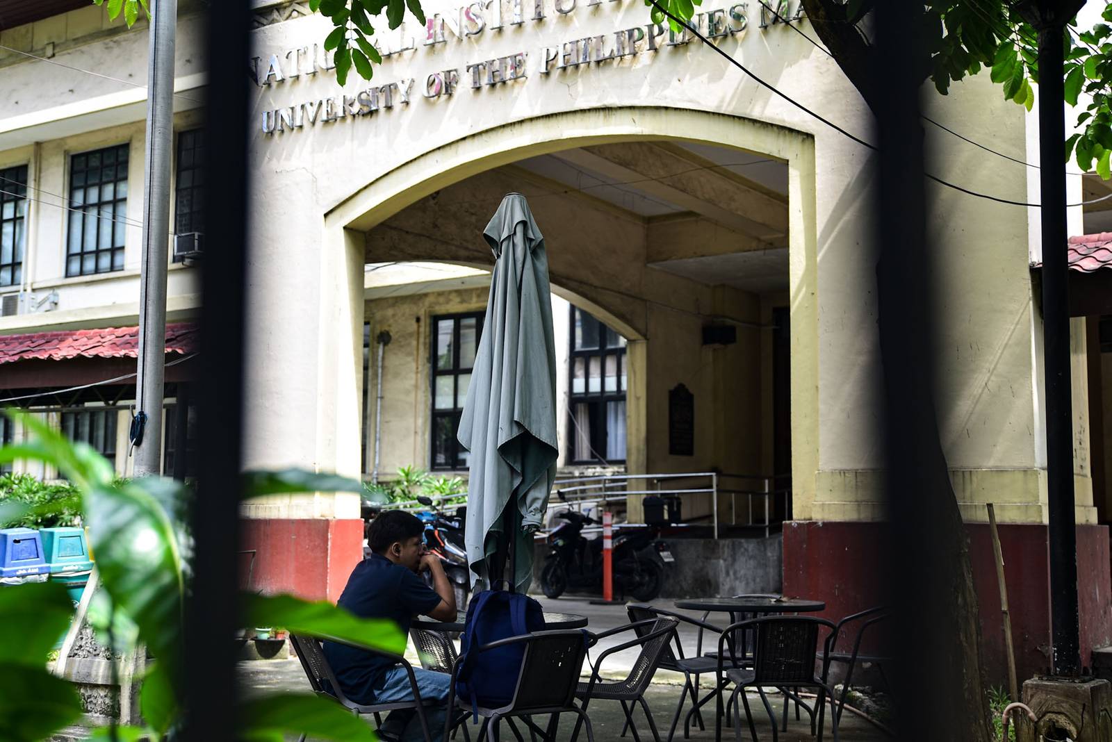 Second batch examinees flock to University of the Philippines Manila Testimg center for the first day of the University of the Philippines College Admission Test (UPCAT), on August 1.


Parents and guardians are also present to support the examinees. l Zedrich Xylak Madrid