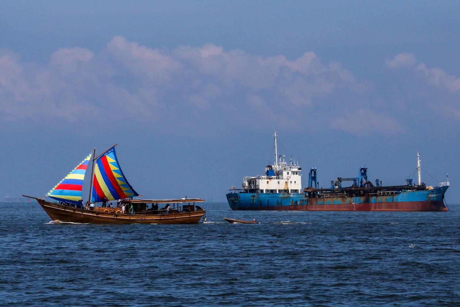 B/B Florentino Das is seen sailing in Manila Bay on 1 August 2026, offering a glimpse of the Philippines' pre-colonial maritime heritage. The 24-meter vessel, the sixth replica of its kind, was made from Philippine ironwood and is named after Filipino yachtsman Florentino Das, who completed a solo trans-Pacific voyage.

Believed to be the largest and most modern replica of its kind, B/B Florentino Das undertook one of its most notable expeditions in 2024, sailing from Butuan City to Palawan before reaching Pag-asa Island in the contested waters of the West Philippine Sea.
