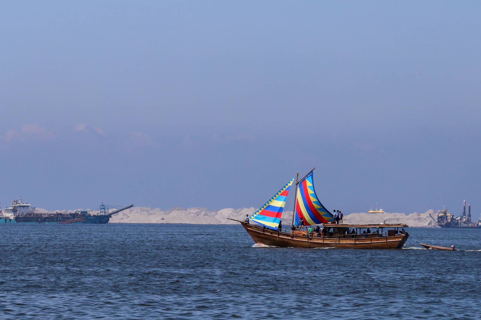 B/B Florentino Das is seen sailing in Manila Bay on 1 August 2026, offering a glimpse of the Philippines' pre-colonial maritime heritage. The 24-meter vessel, the sixth replica of its kind, was made from Philippine ironwood and is named after Filipino yachtsman Florentino Das, who completed a solo trans-Pacific voyage.

Believed to be the largest and most modern replica of its kind, B/B Florentino Das undertook one of its most notable expeditions in 2024, sailing from Butuan City to Palawan before reaching Pag-asa Island in the contested waters of the West Philippine Sea.