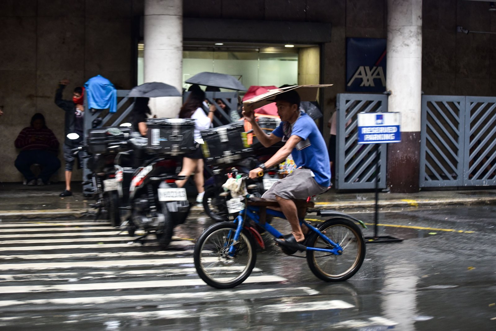 A localized thunderstorm blankets Manila with heavy rain beneath dark clouds on Aug. 1. | Zedrich Xylak Madrid